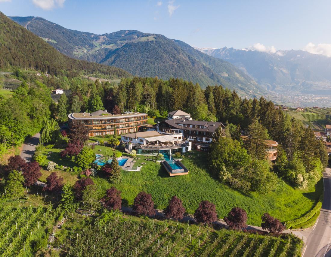 Blick auf das Hotel Waldhof2 in Südtirol