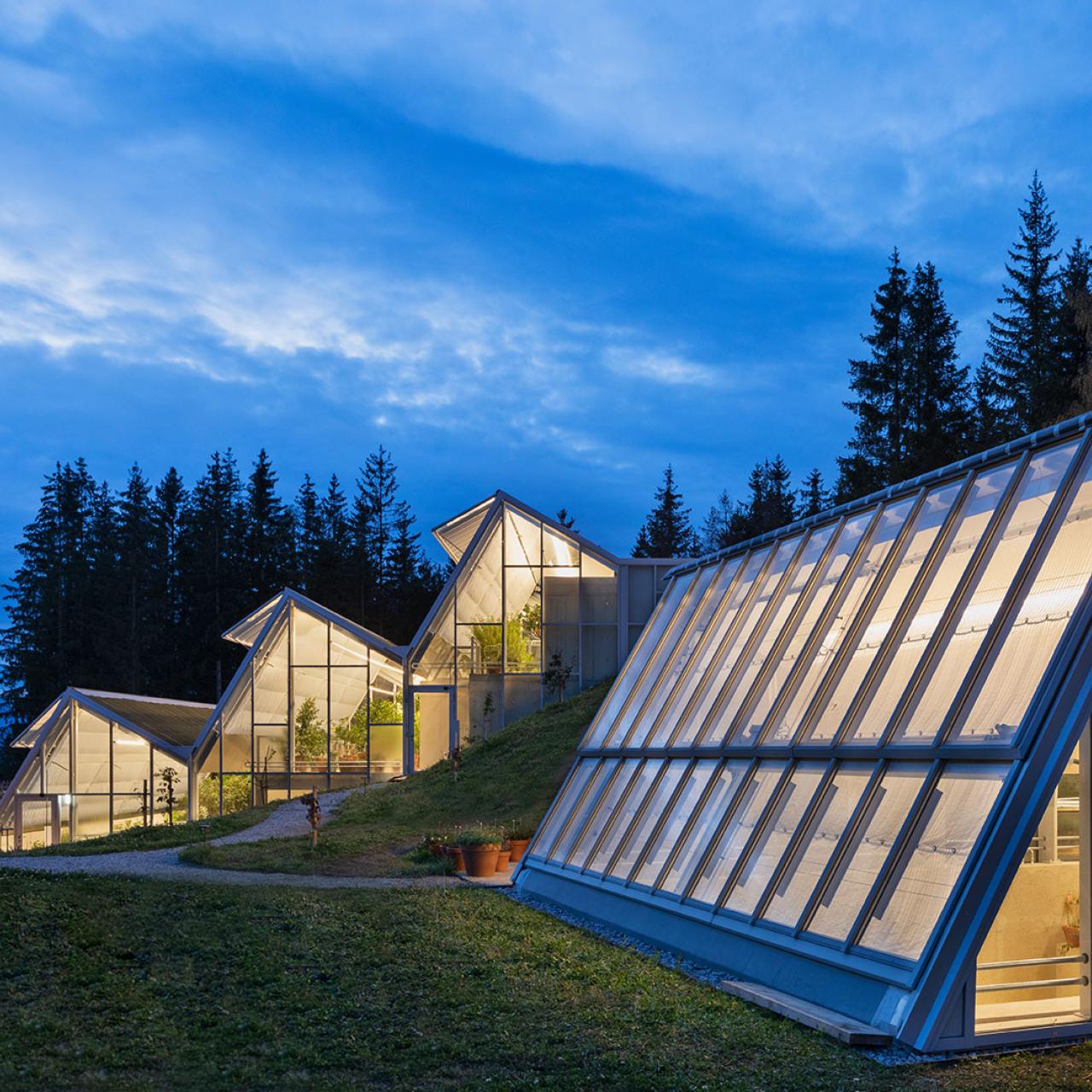 Change Maker Hotel Pogusch Glashaus von aussen