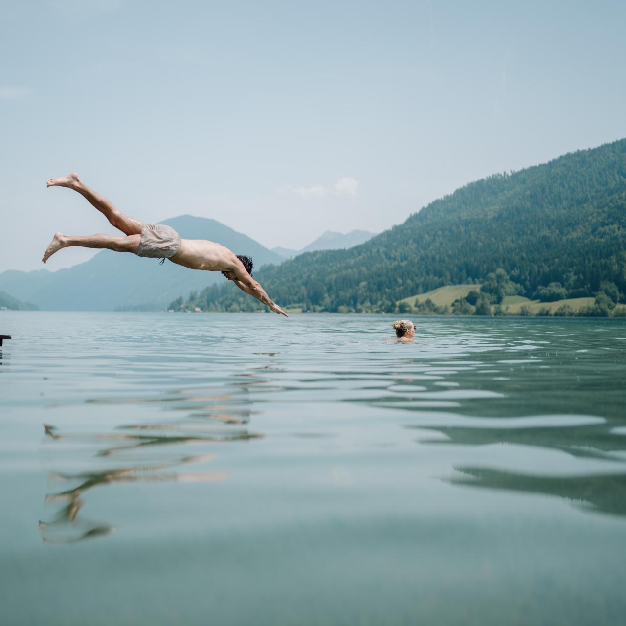 Sprung in den Weissensee