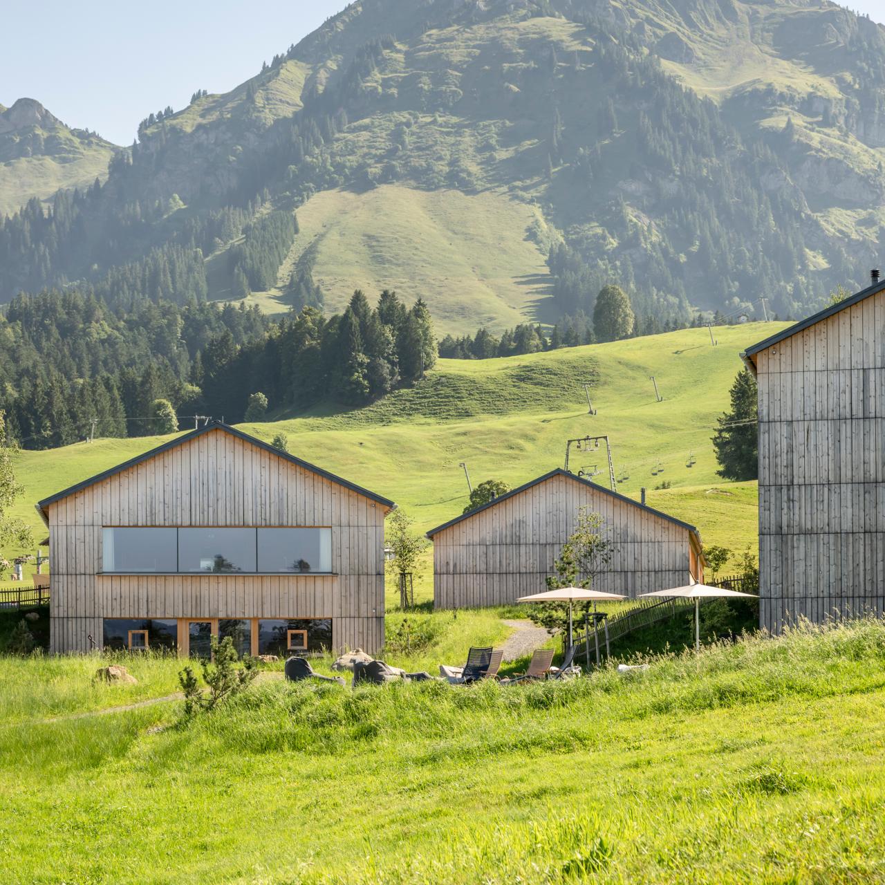 Fuchsegg Eco Lodge Chalethotel im Sommer