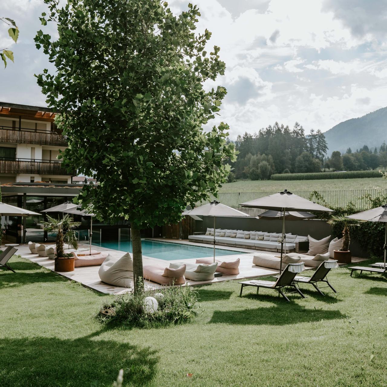 Hotel Petrus Außenansicht Pool