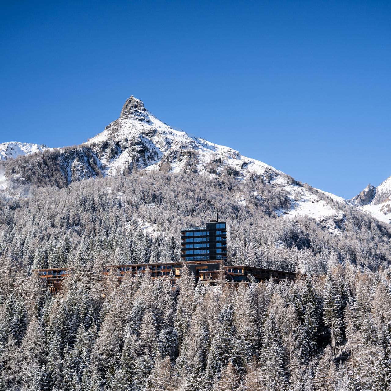 Außenansicht Gradonna Mountain Resort im Winter