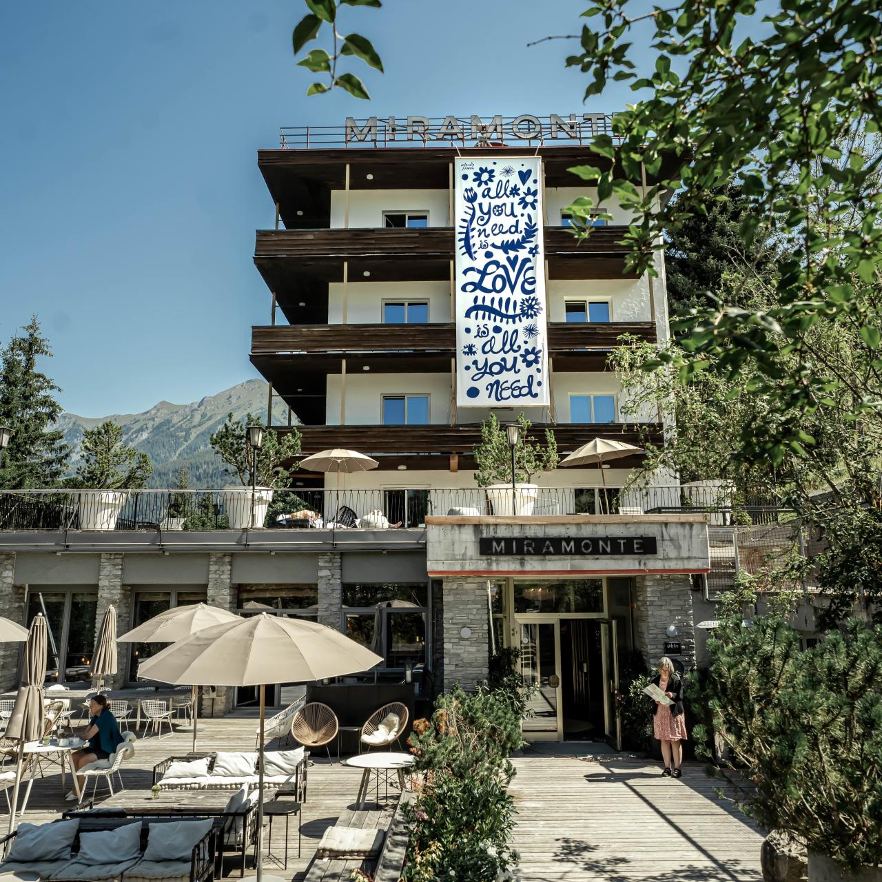 Hotel Miramonte Außenansicht Sommer