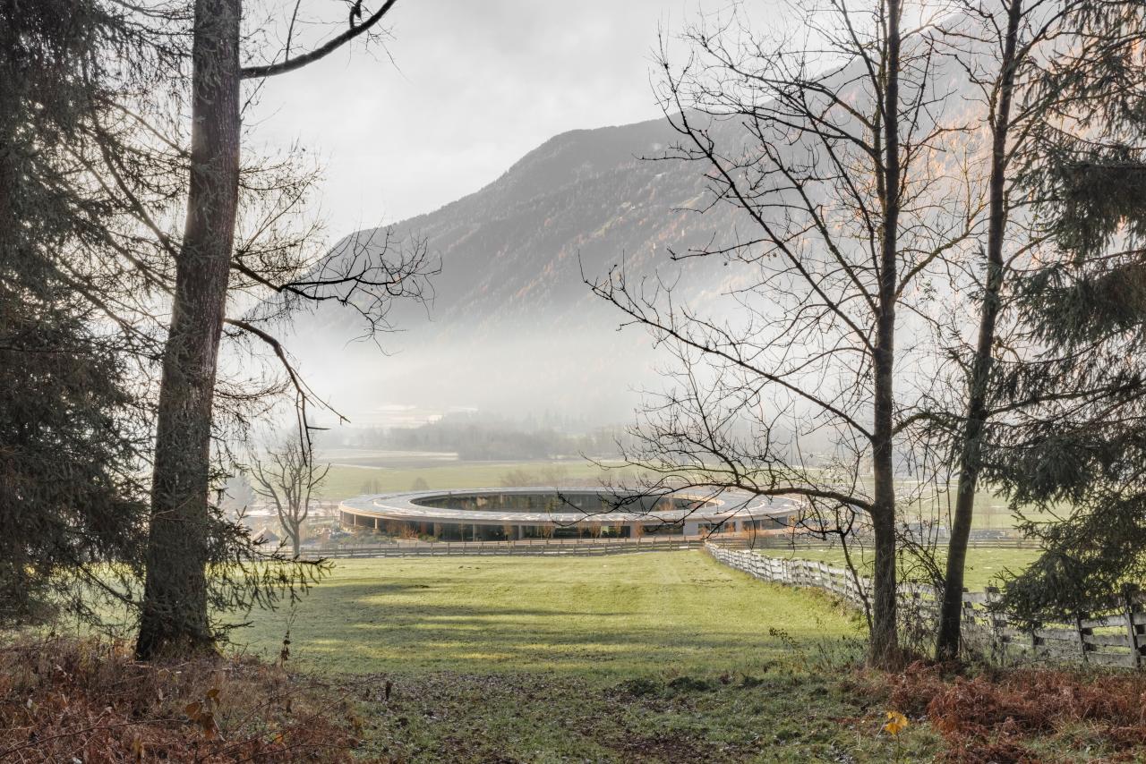 Change Maker Hotel OLM Aussenansicht Herbst