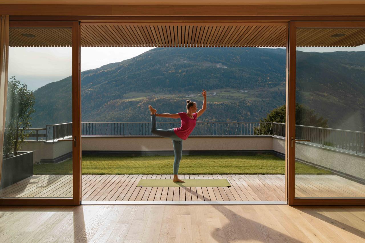 CMH NiedermairNatureRetreat Yoga Frau