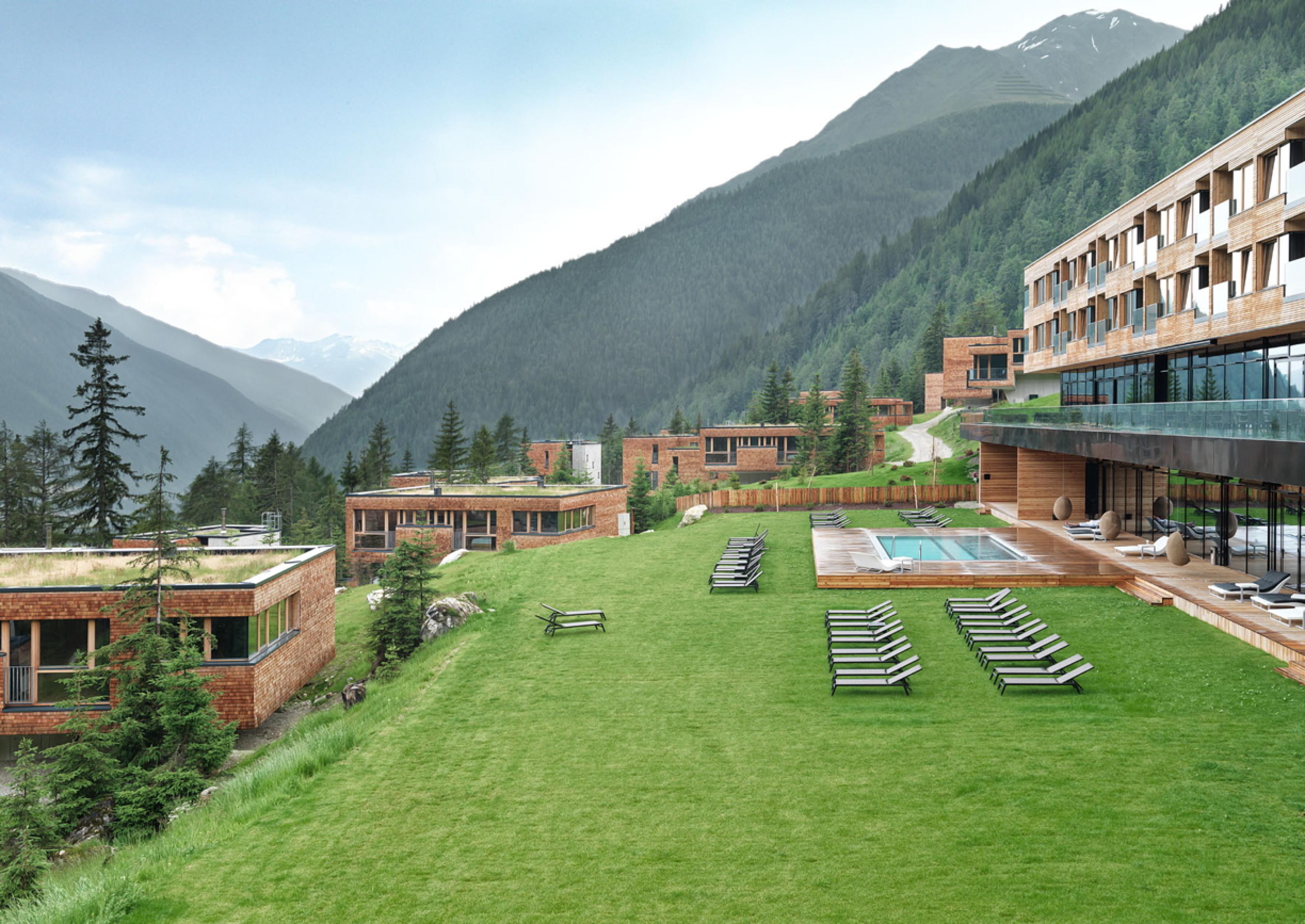 Hotel Gradonna in Kals mit Blick auf die Berge Osttirols