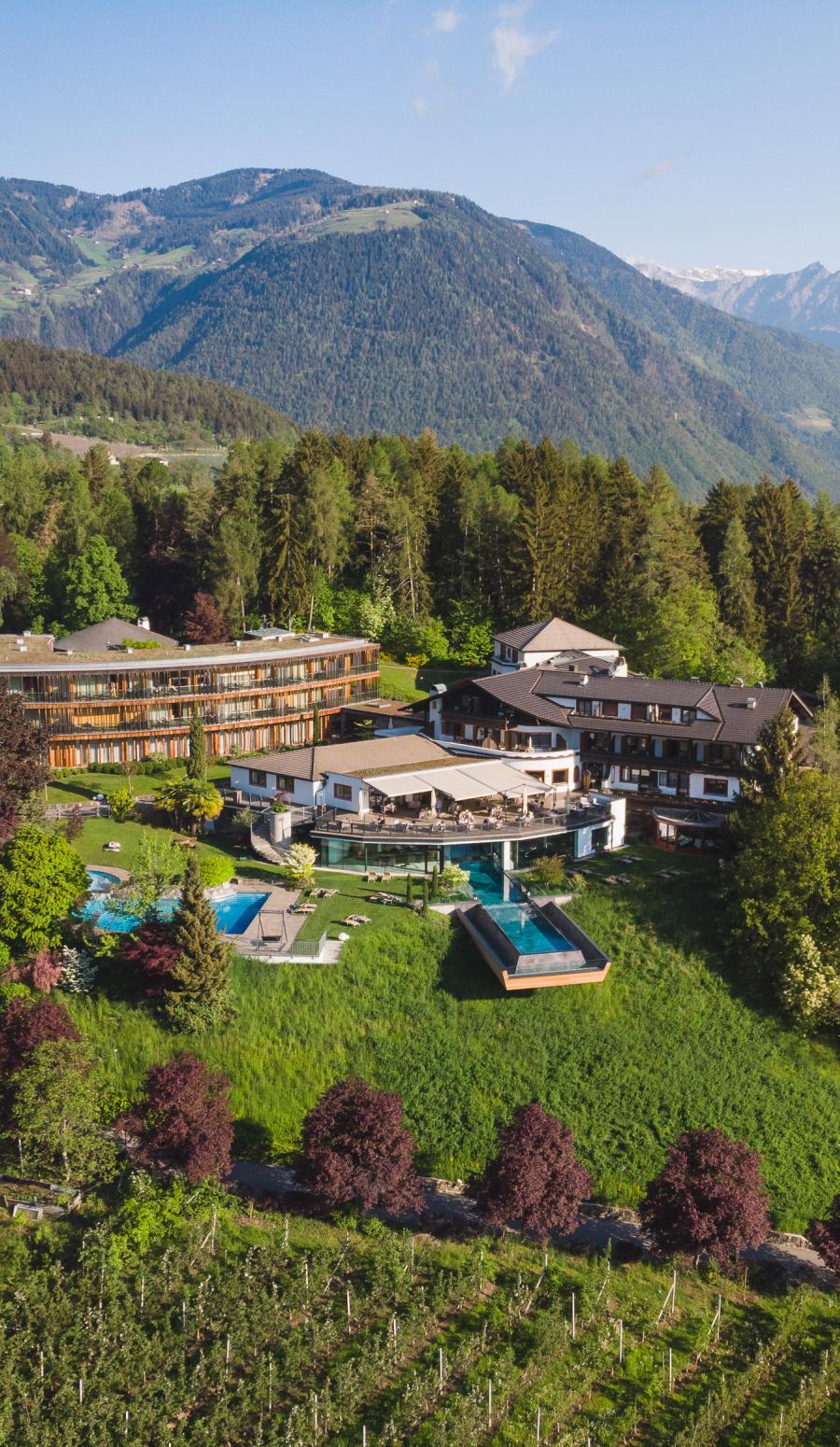 Blick auf das Hotel Waldhof2 in Südtirol