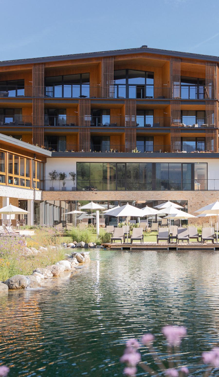 Change Maker Hotel Nesslerhof Außenansicht Sommer 