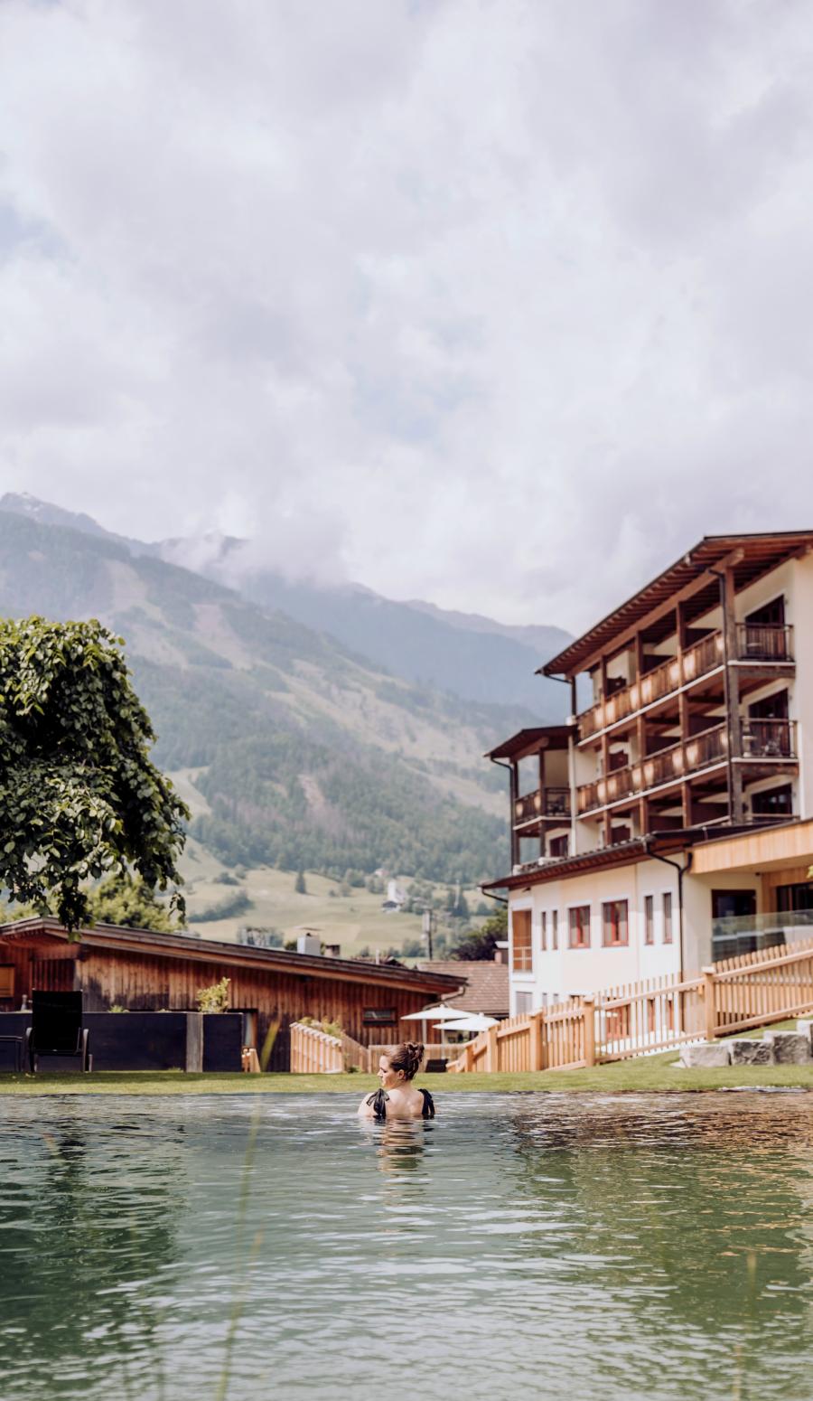 Rau im Naturpool vom Naturhotel Outside