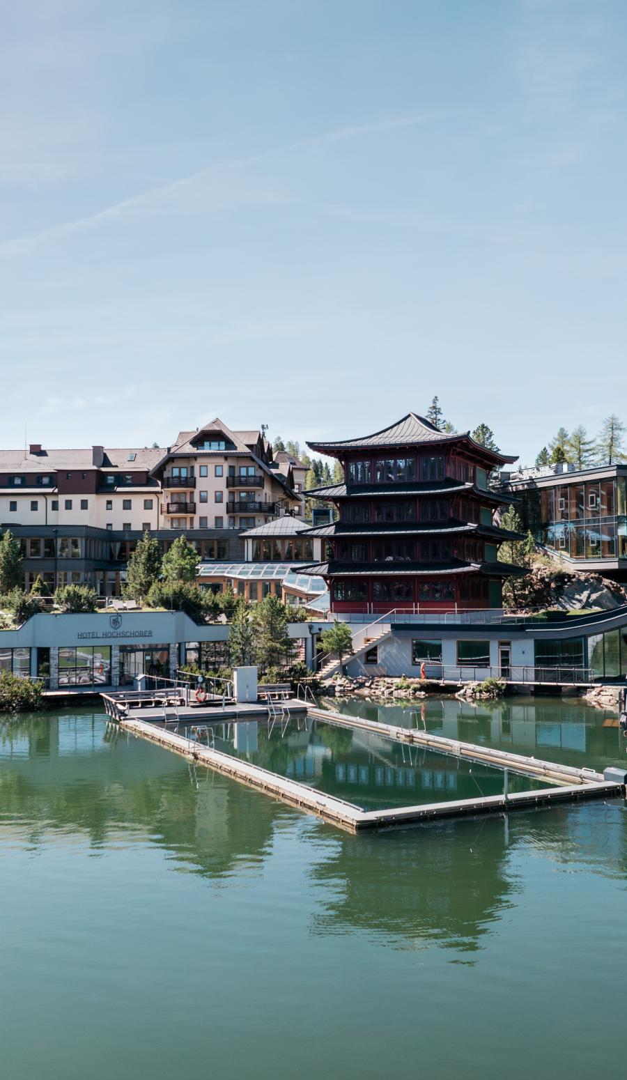 Hotel Hochschober Aussenansicht mit Seebad