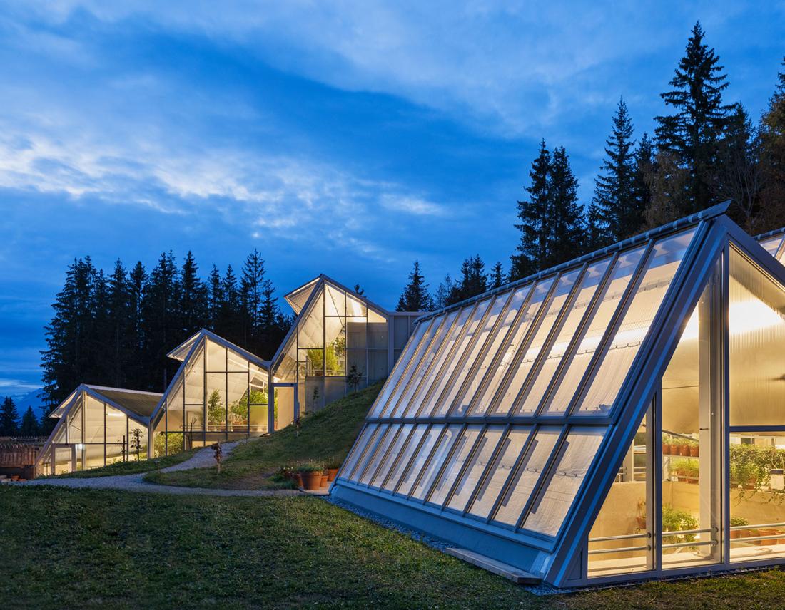 Change Maker Hotel Pogusch Glashaus von aussen