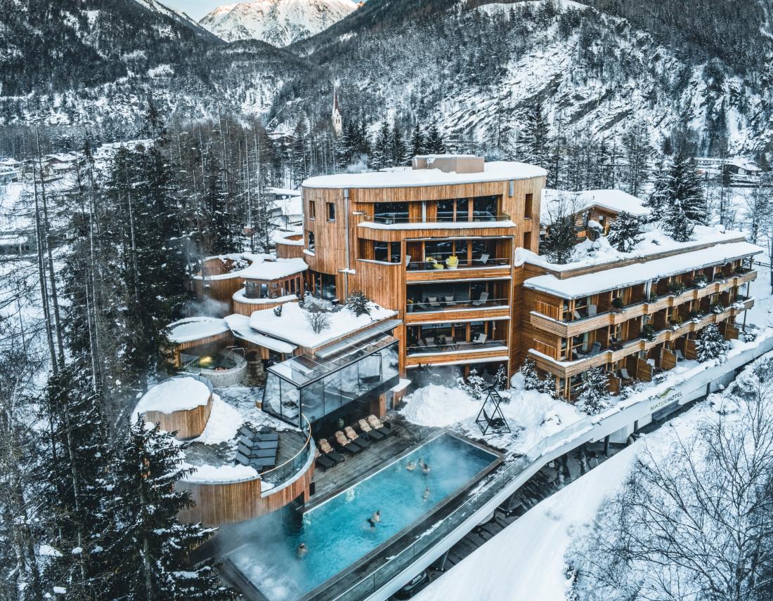 Change Maker Hotel Waldklause Oetztal Tirol Winter Ansicht von aussen