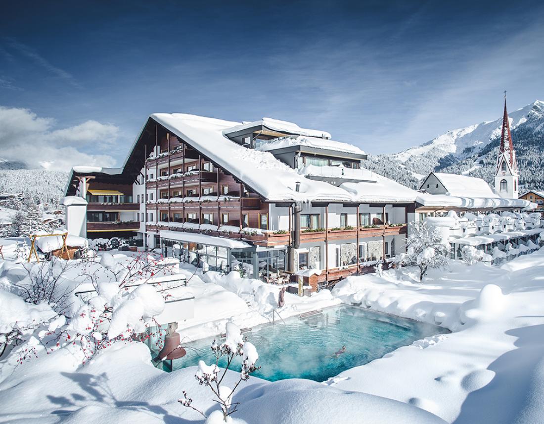 Hotel Klosterbräu in verschneiter Landschaft