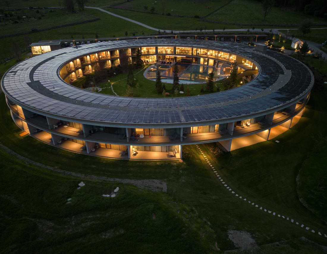 Change Maker Hotel OLM von oben bei Nacht