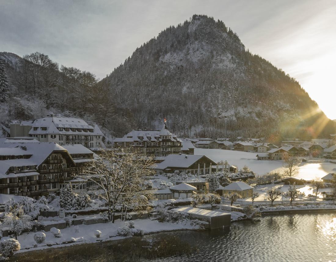 Change Maker Hotel Ebners Waldhof Fuschlsee Winteransicht