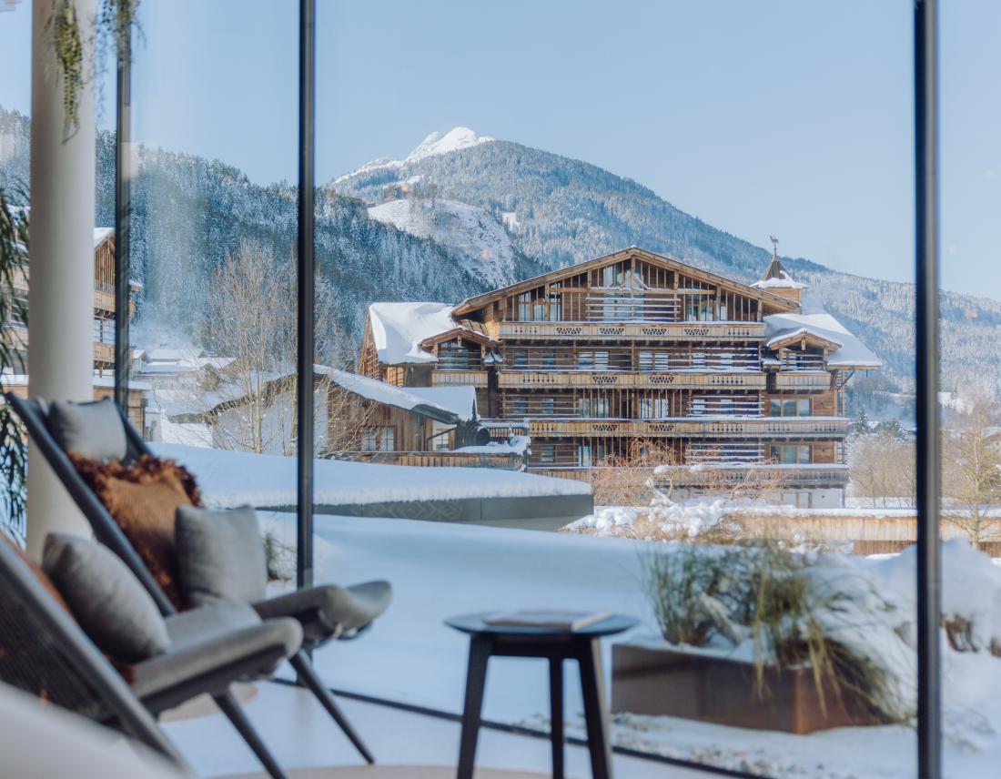 Blick vom Ruheraum auf das winterliche Puradies