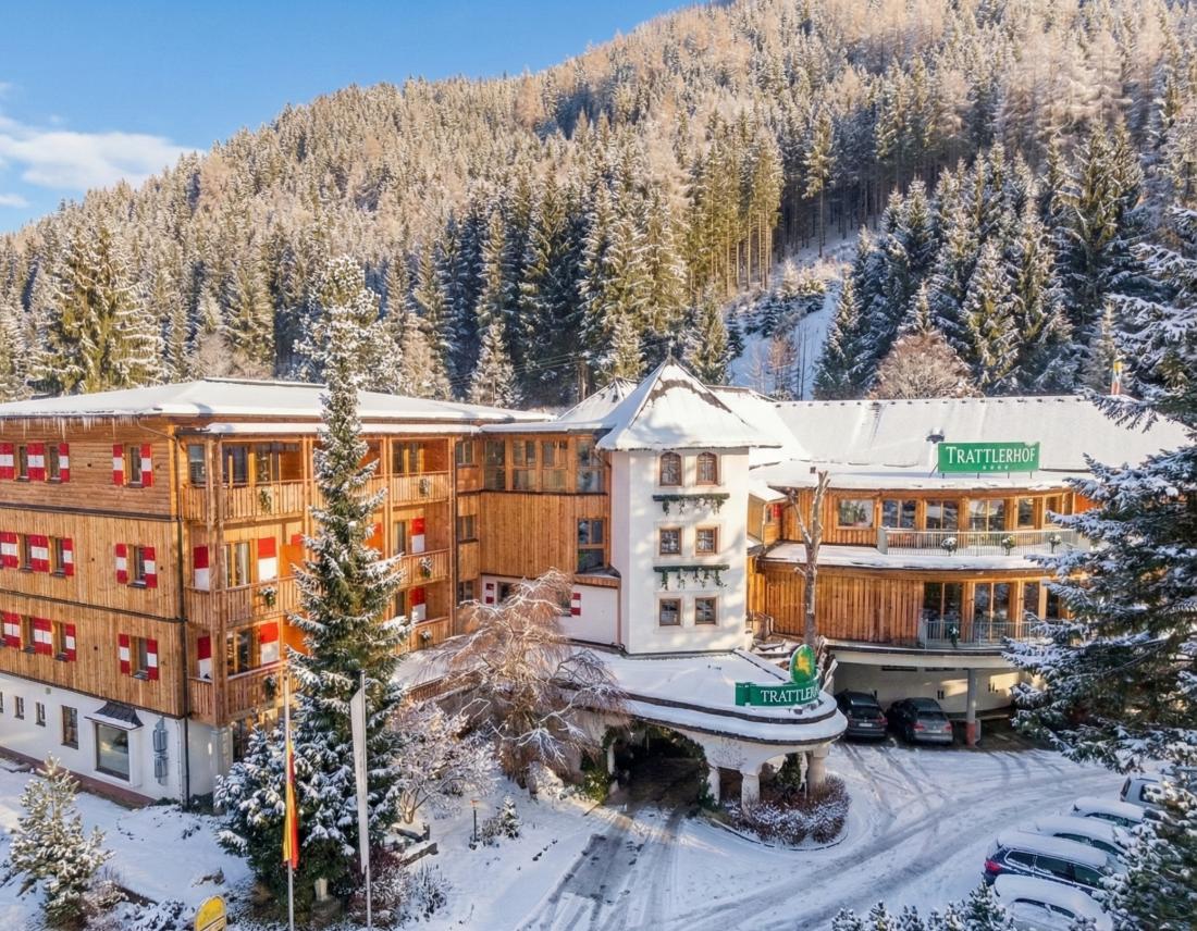 Gut Trattlerhof Außenansicht Winter