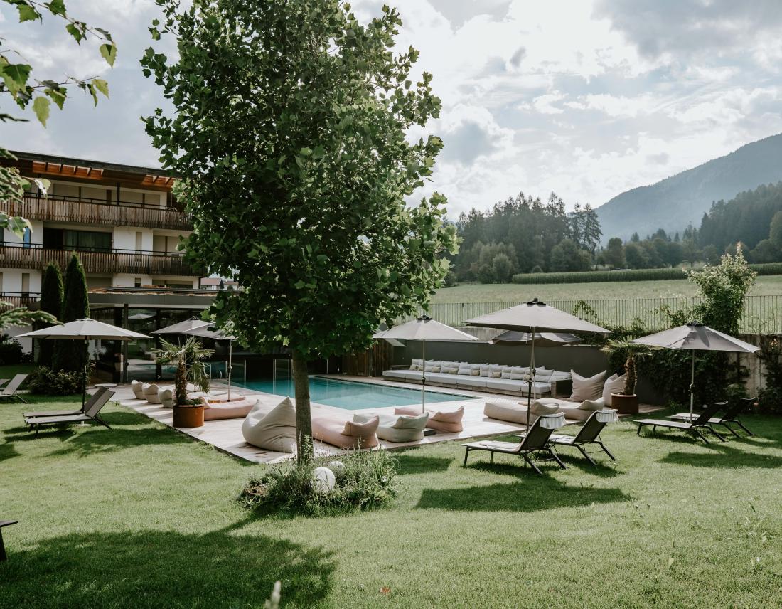 Hotel Petrus Außenansicht Pool