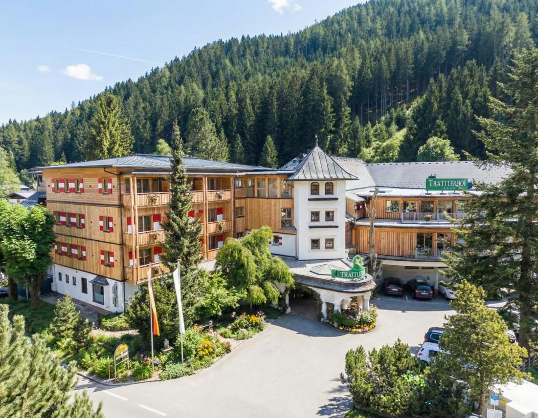 Gut Trattlerhof Außenansicht Sommer