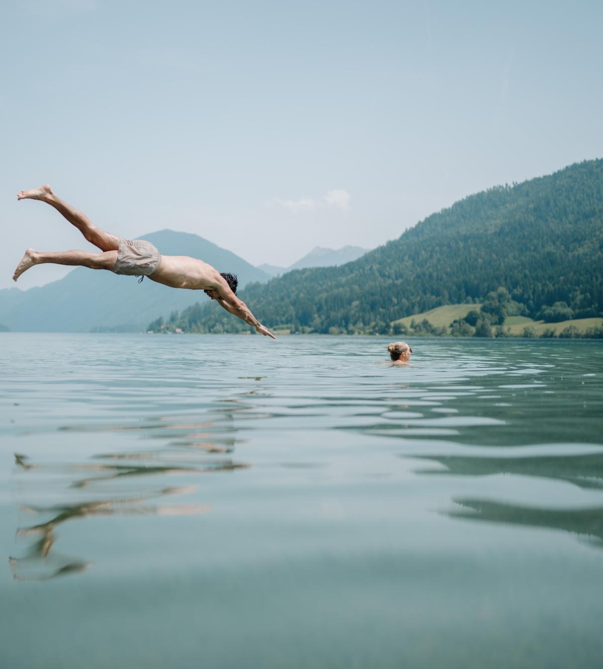 Sprung in den Weissensee