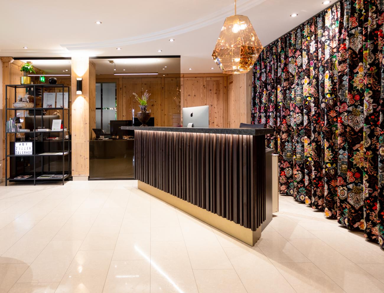 Change Maker Hotel Zillertalerhof Mayerhofen Rezeption