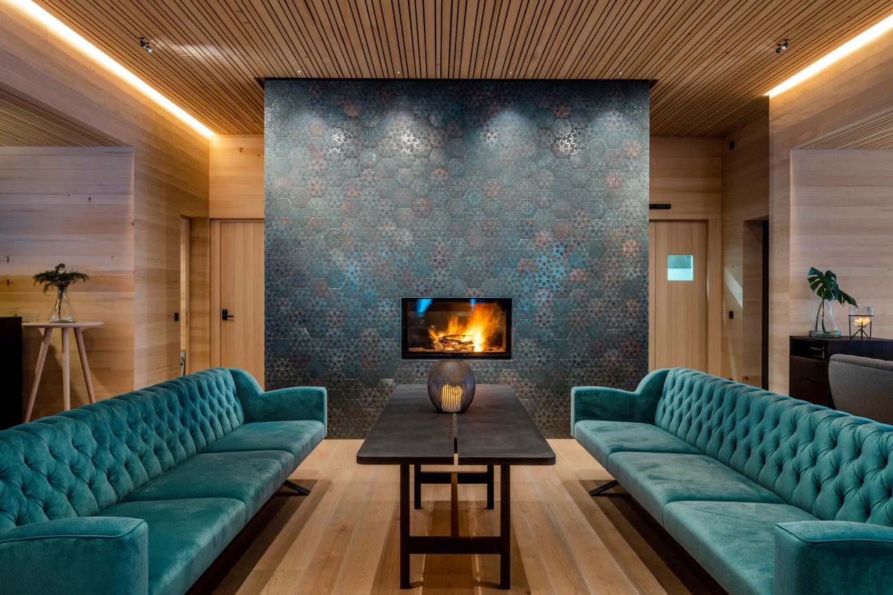 Change Maker Hotels Fuchsegg Eco Lodge Lobby mit Kamin