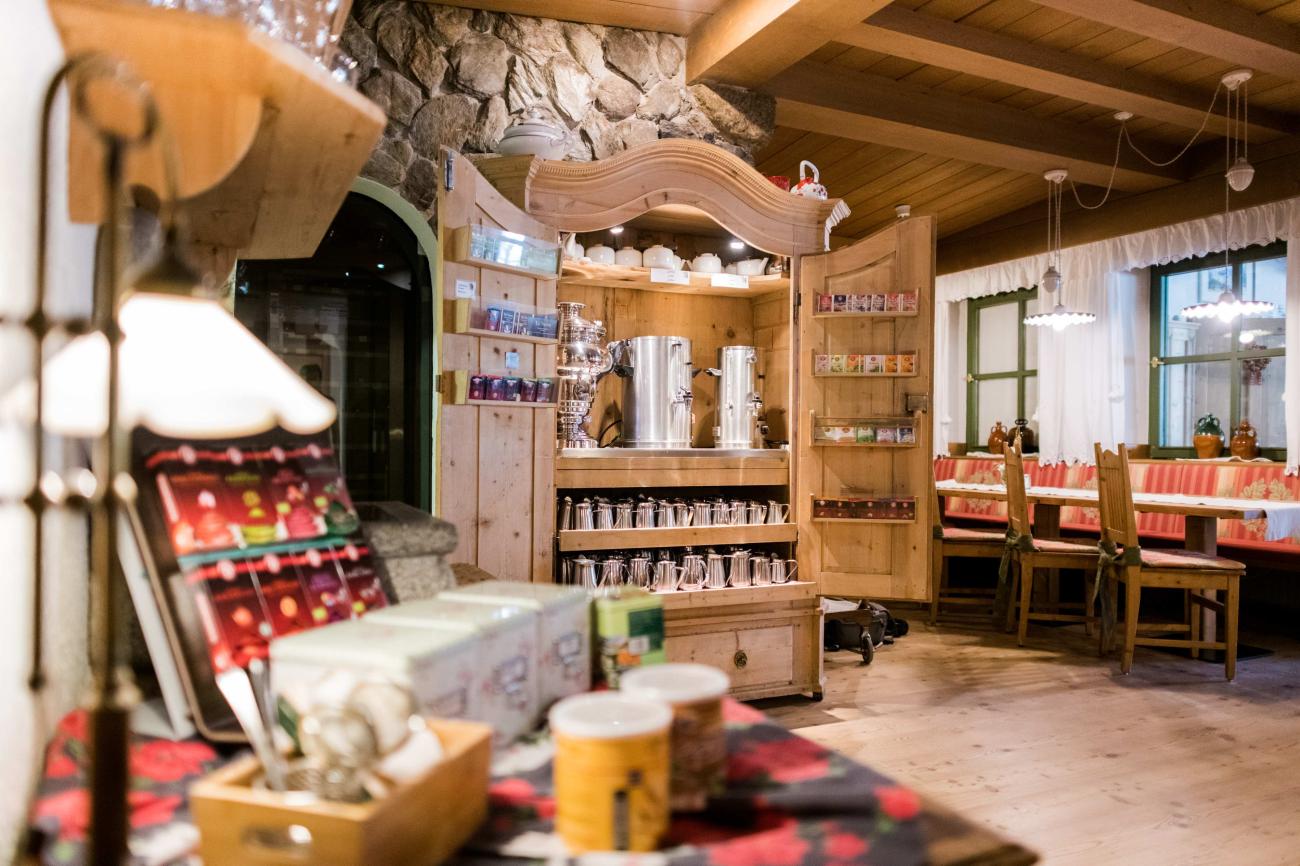 Change Maker Hotel Berghotel Sexten Fruehstuecksbuffet