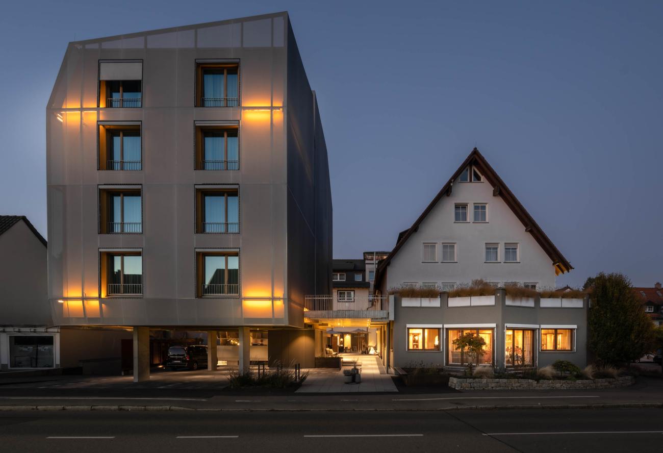 Change Maker Hotel Maier Friedrichshafen Aussenansicht Abend