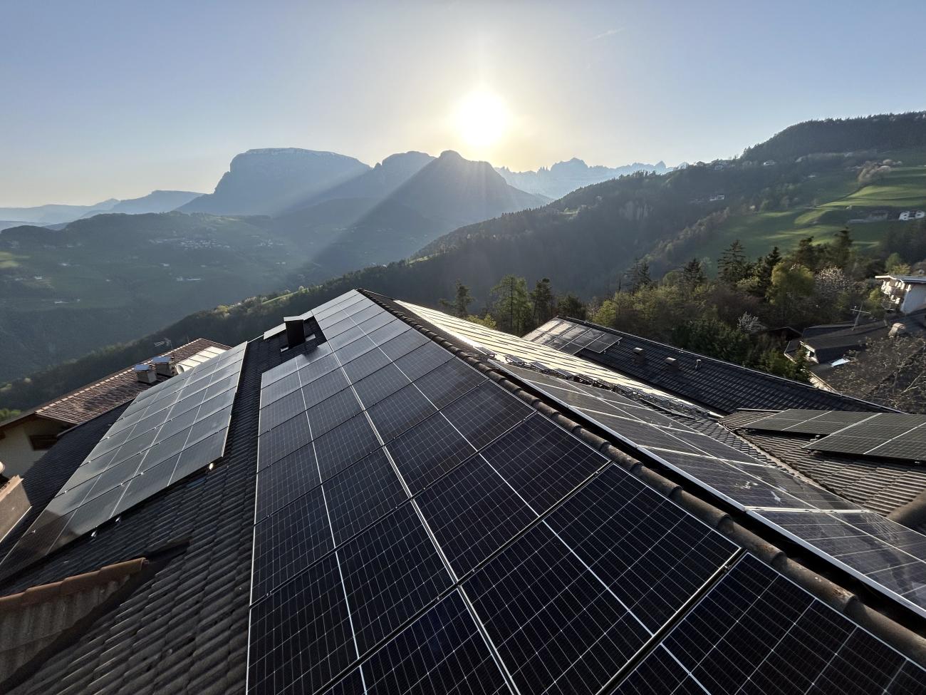 Mit der Photovoltaikanlage produziert der Steineggerhof über 40 Prozent des Stroms selbst.