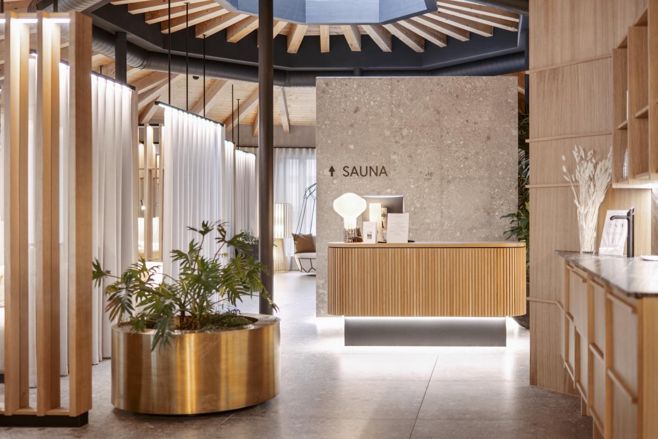 Sauna mit Holzelementen von Holzbau Maier