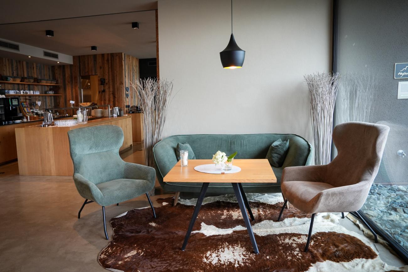 Lounge in der Lobby des Ellgass Allgäu Hotels
