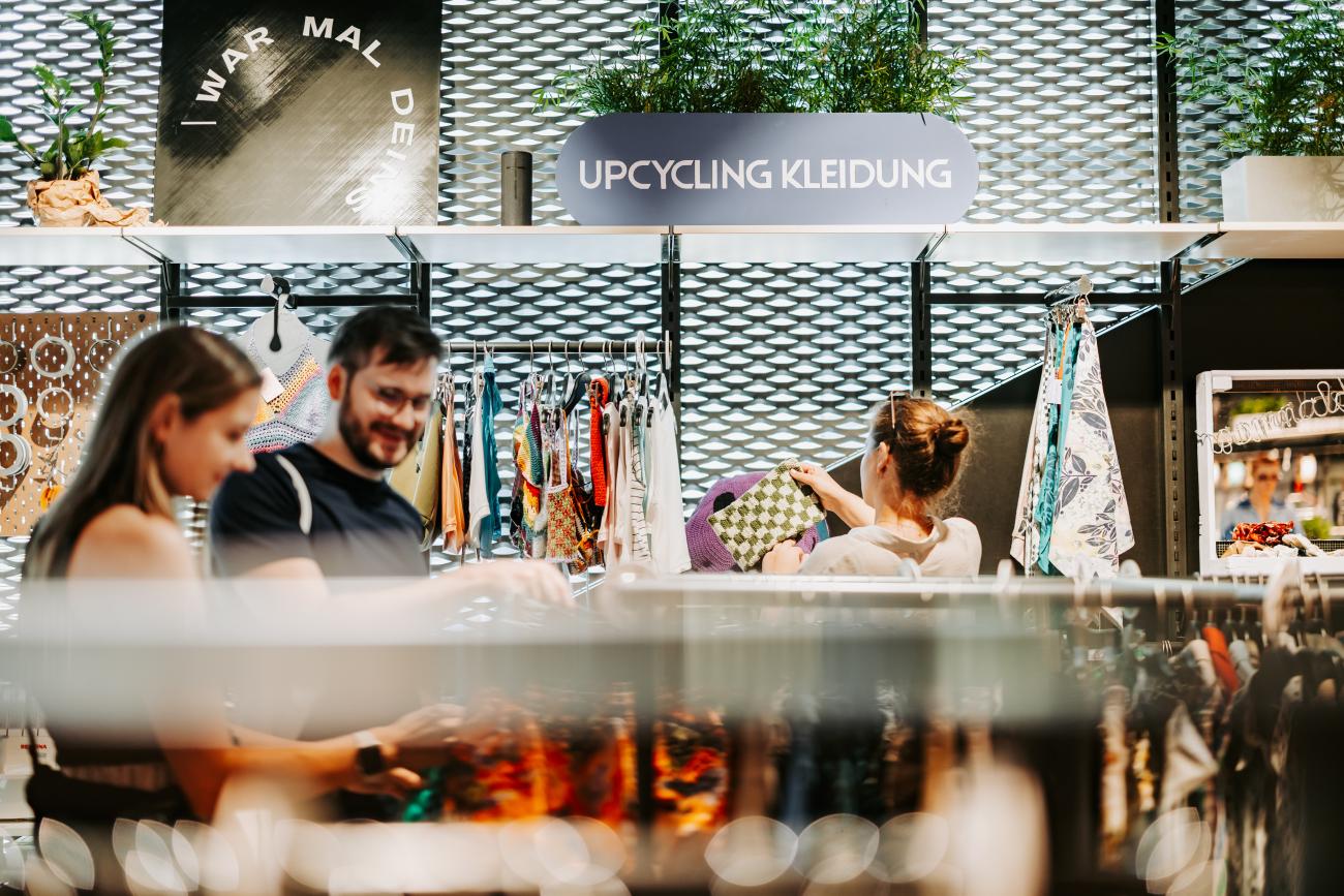 Wiederschön-Conceptstore-Upcycling-Kleidung-Secondhand-Nachhaltigkeit-Philipp-Kirschner-leipzig-travel