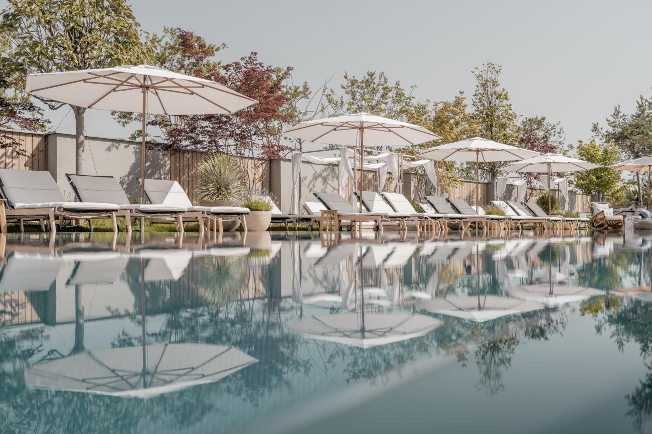 ChangeMakerHotel_Nils_Pool6_c_Alex Lang