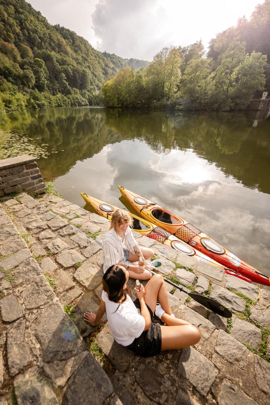 Aktiv unterwegs auf der idyllischen Lahn - Kajak - Pause