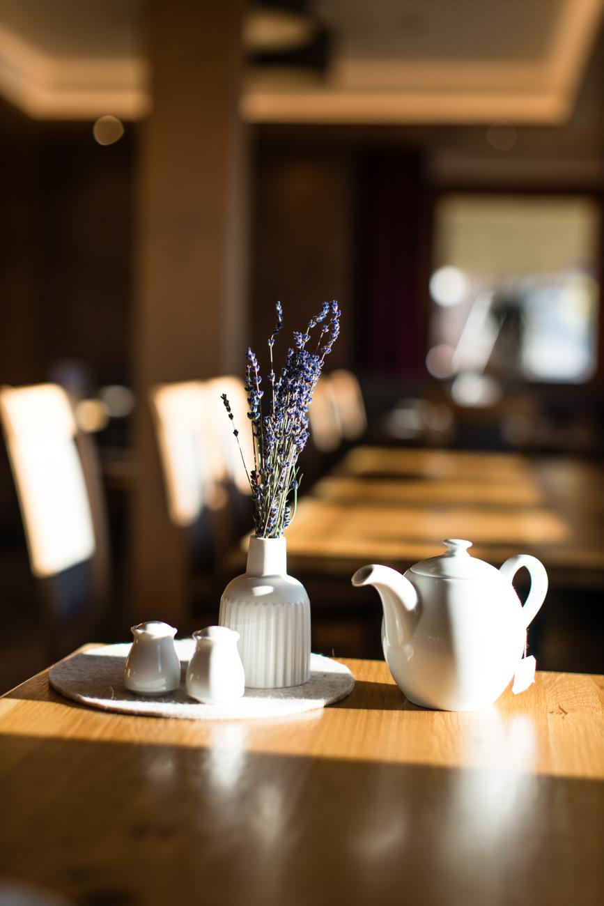 CMH_Naturhotel Outside_Kulinarik_Restaurant_Detail Teekanne