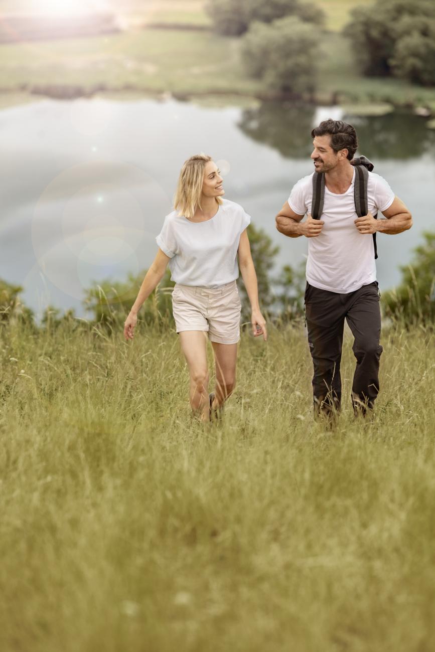 Vulkaneifel - Meerfelder Maar - Paar beim Wandern