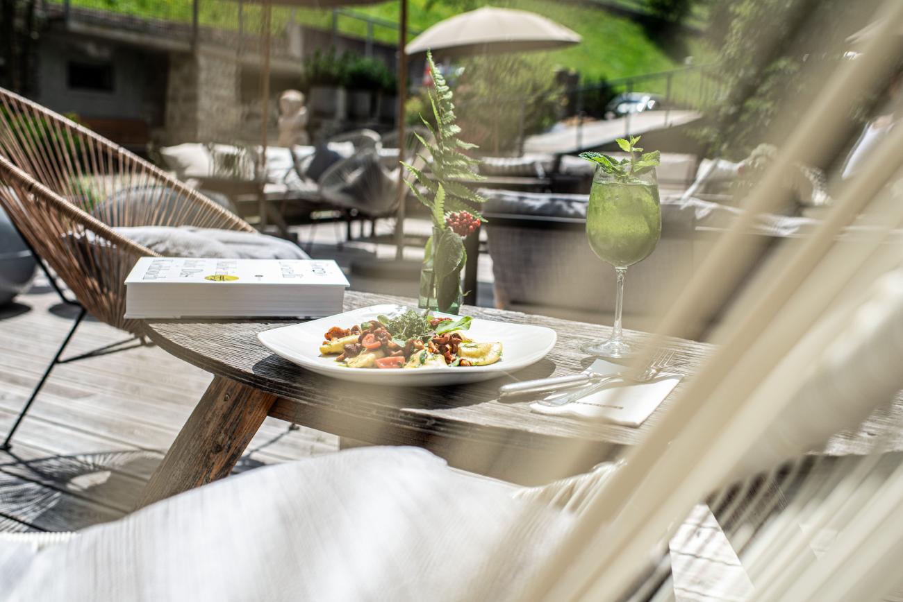 Essen auf der Terrasse vom Hotel Miramonte