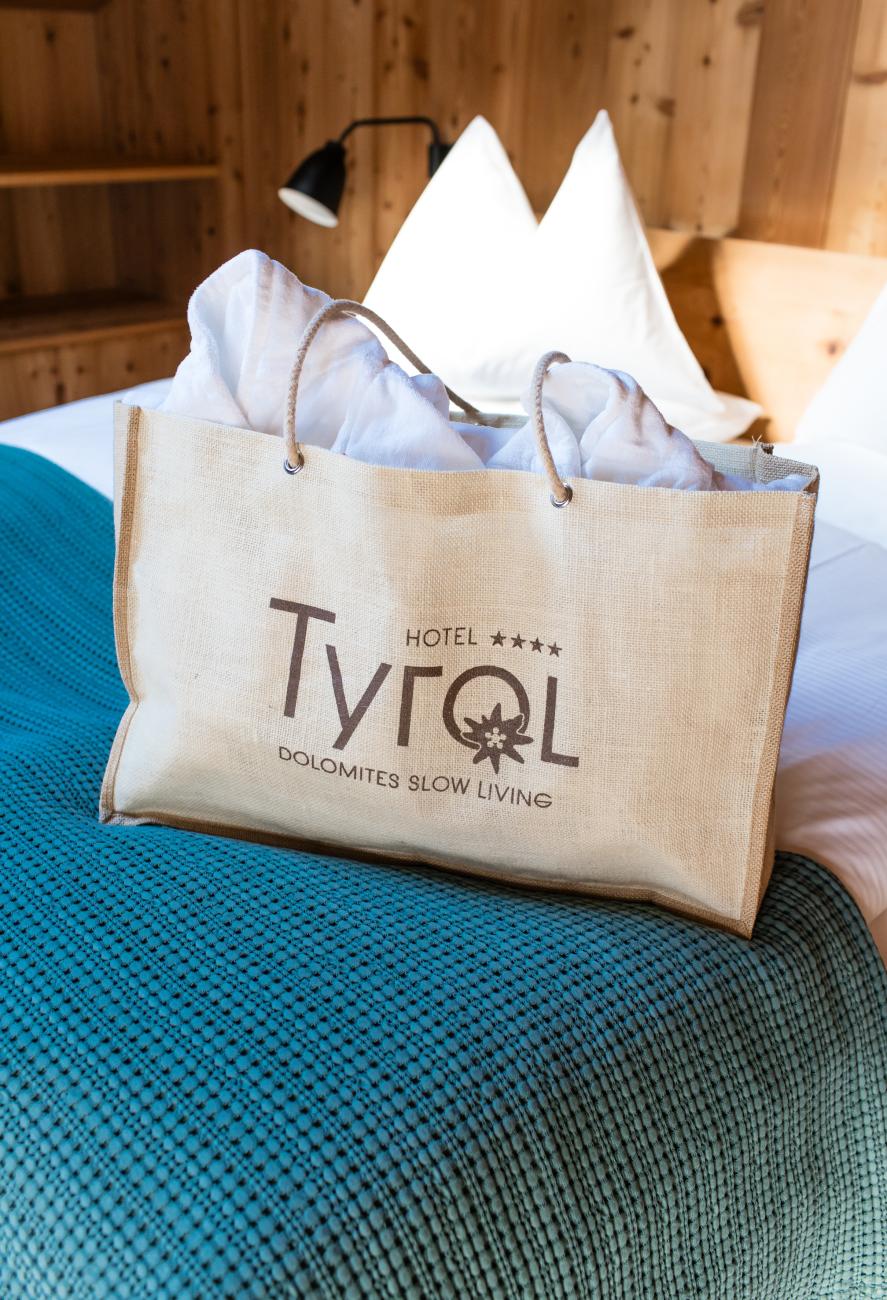 Hotel Tyrol Dolomites Slow Living Detail Zimmer