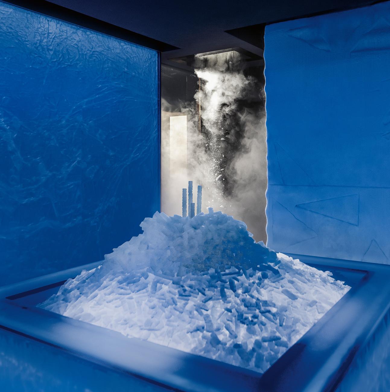 KLAFS FRIMAS-ice-steam-room-HOLLI-STALAGMITE