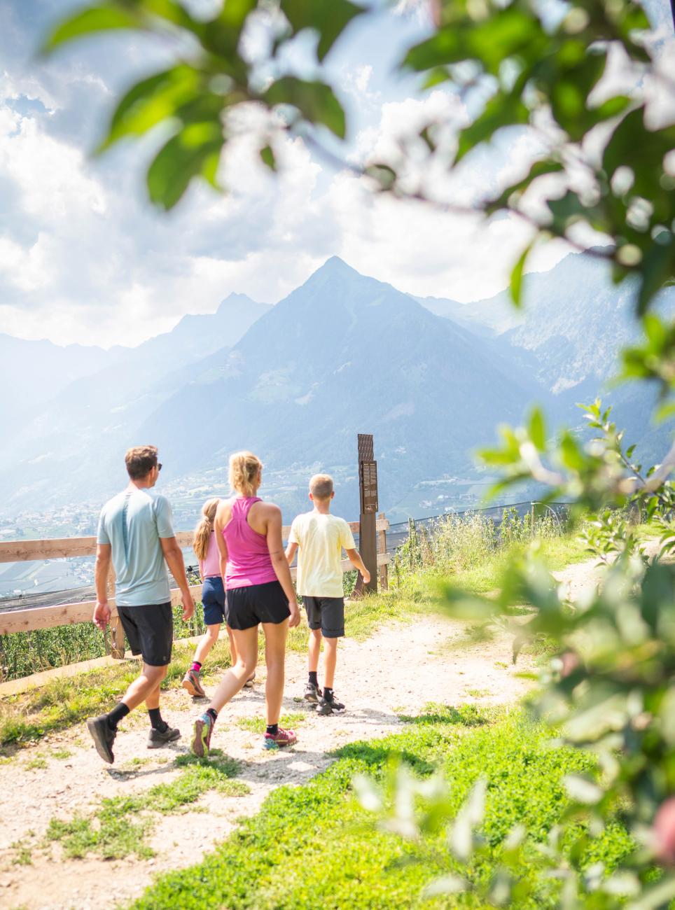 Schenna Wandern Bergwelt Frühling