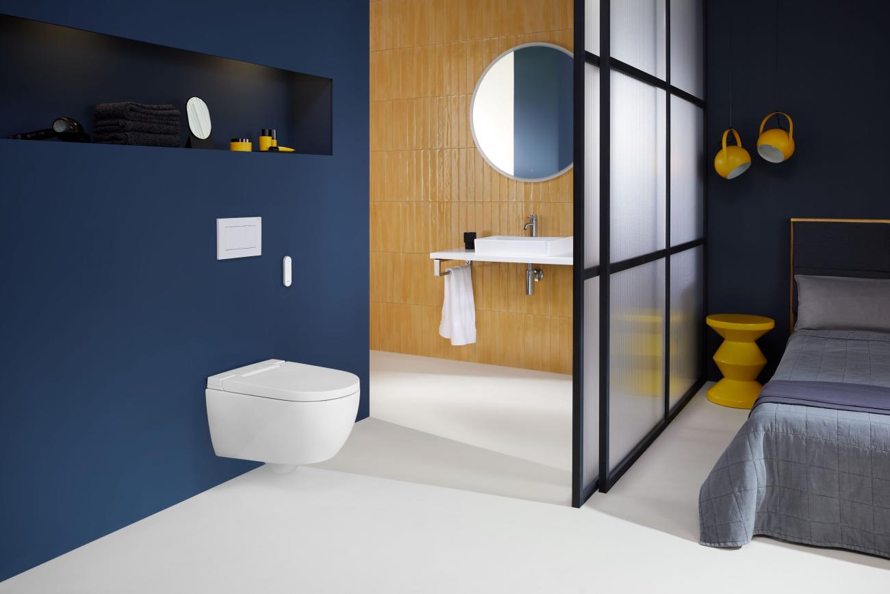 Badezimmer von Geberit mit Bett