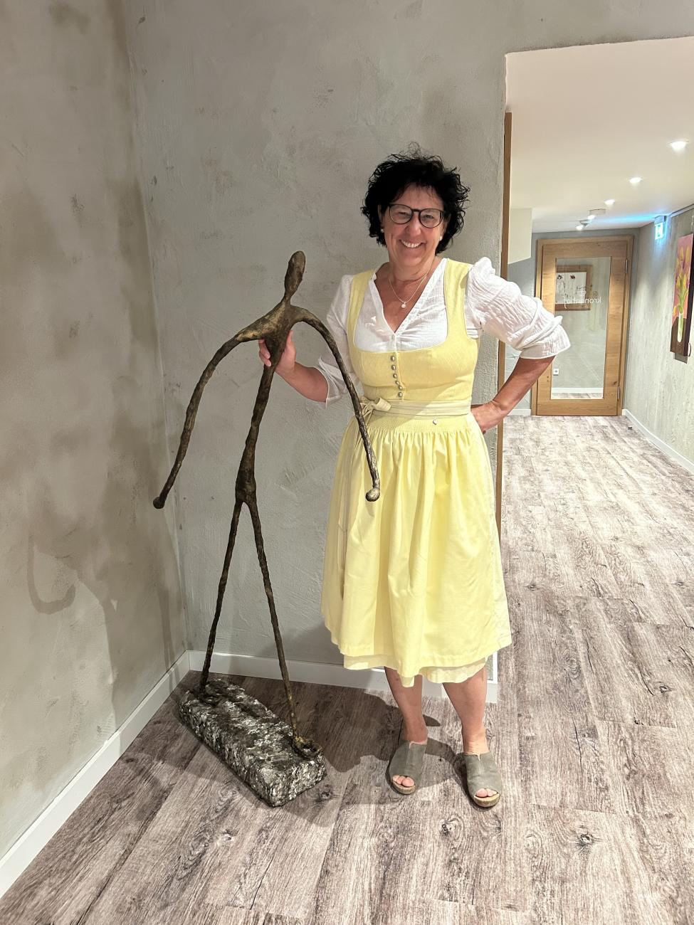 Monika Aigner und ihr Kunstwerk