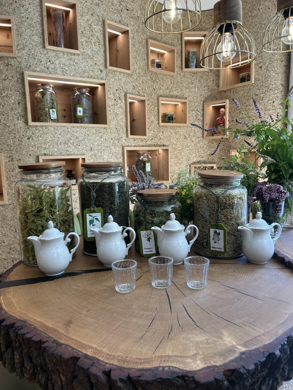 Tee-Ritual im Hotel Kronenhof