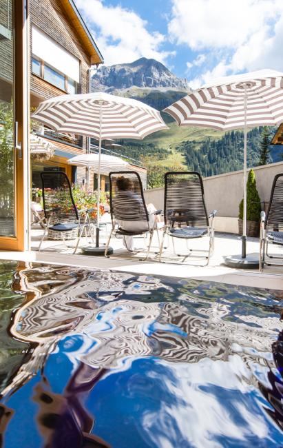 Change Maker Hotel Staefeli Arlberg Pool Berg Blick