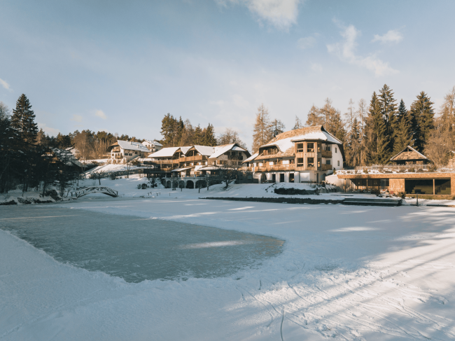 Change Maker Hotel Weihrerhof Suedtirol Oberbozen Winter See Eis