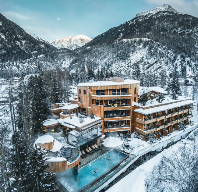 Change Maker Hotel Waldklause Oetztal Tirol Winter Ansicht von aussen