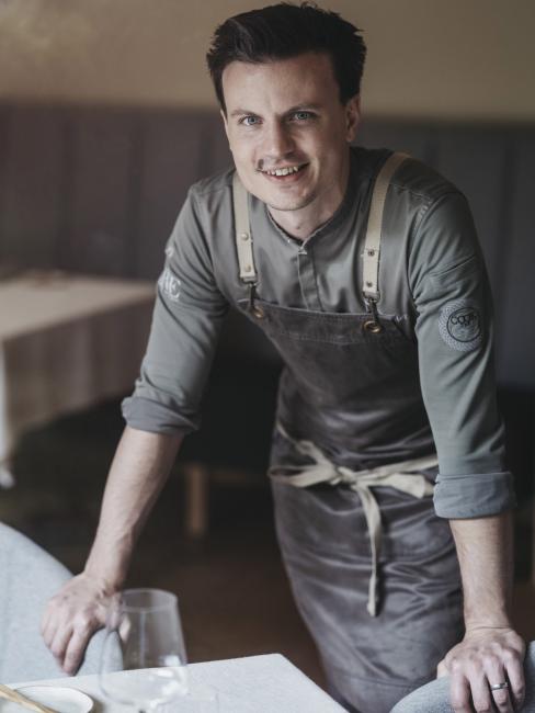 Peter Pichler mit Kochschürze