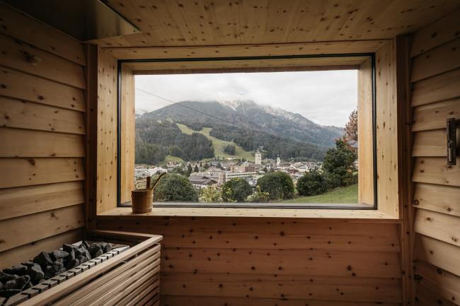 Panoramafenster in einer Sauna
