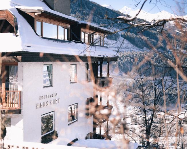 Change Maker Hotel Haus Hirt Bad Gastein Winter Fassade