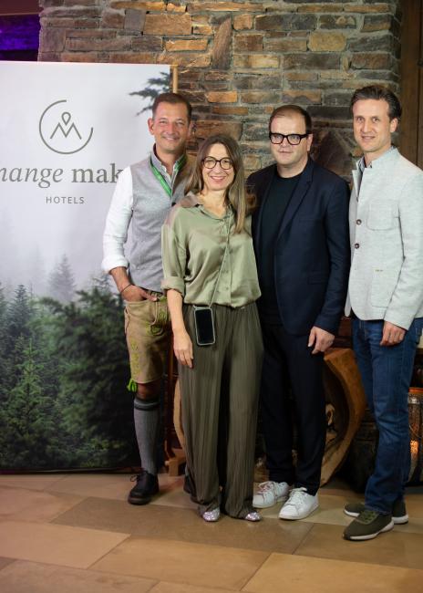 Gastgeber Alois Seyrling vom Hotel Klosterbräu, Petra Percher und Robert Kropf von den Change Maker Hotels mit Elias Walser vom TVB Seefeld.